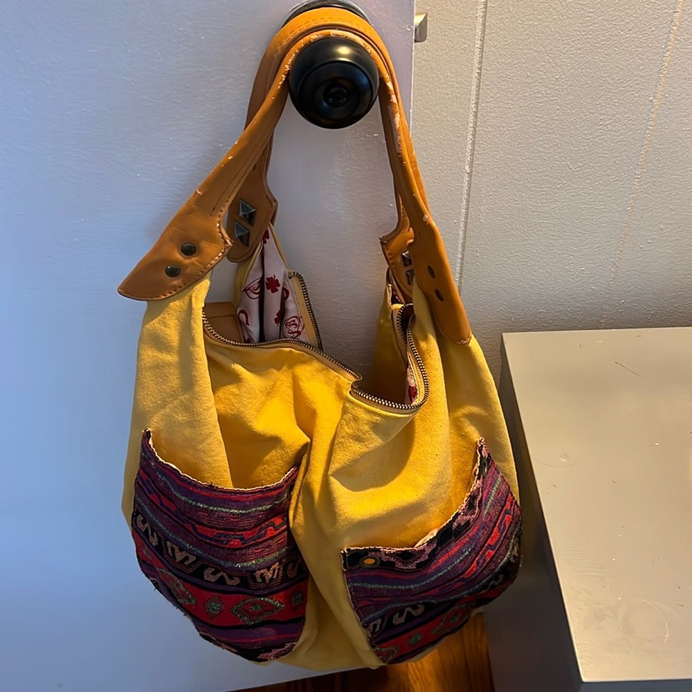 Adorable bag perfect for a summer adventure some wear on handles